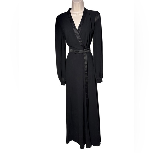 Elegant Black Long Sleeve Wrap Dress - Picture 1 of 15